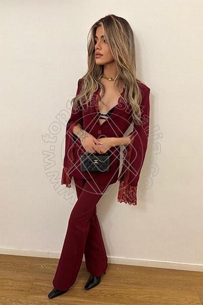 Foto 153 di Rafaella Menicucci Xxl trans Forte Dei Marmi