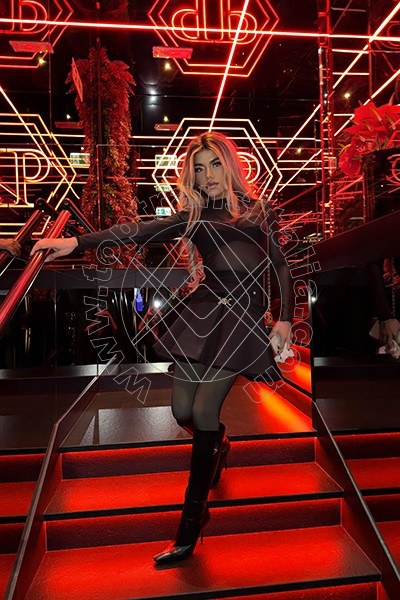 Foto 140 di Rafaella Menicucci Xxl trans Forte Dei Marmi
