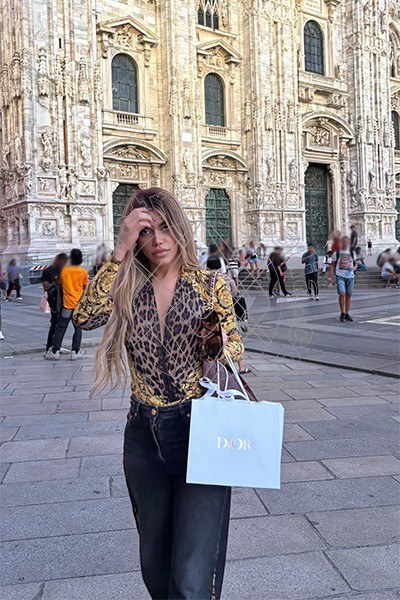 Foto 38 di Rafaella Menicucci Xxl trans Forte Dei Marmi