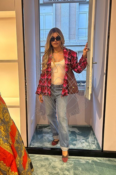 Foto 29 di Rafaella Menicucci Xxl trans Forte Dei Marmi