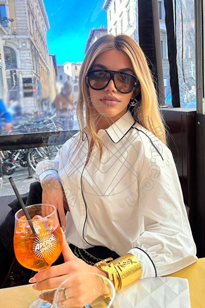 Foto 21 di Rafaella Menicucci Xxl trans Forte Dei Marmi