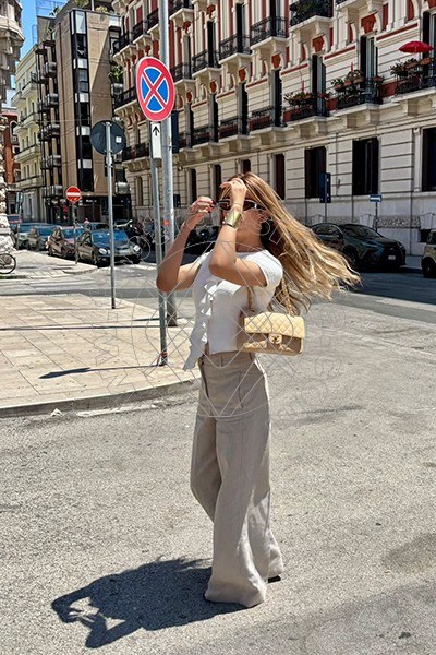Foto 19 di Rafaella Menicucci Xxl trans Napoli