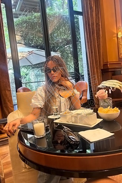 Foto 9 di Rafaella Menicucci Xxl trans Napoli