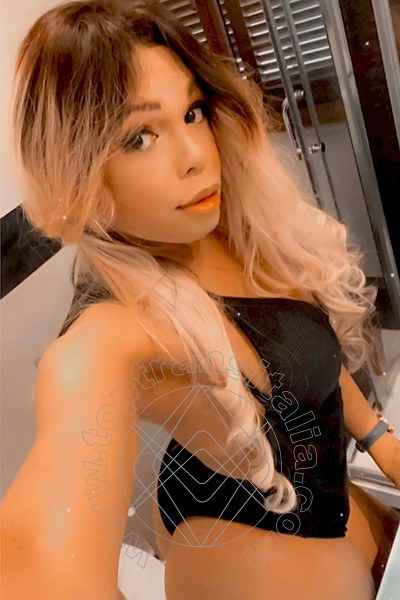 Foto selfie 19 di Rebeka Tre Gambe Pornostar trans Lecce