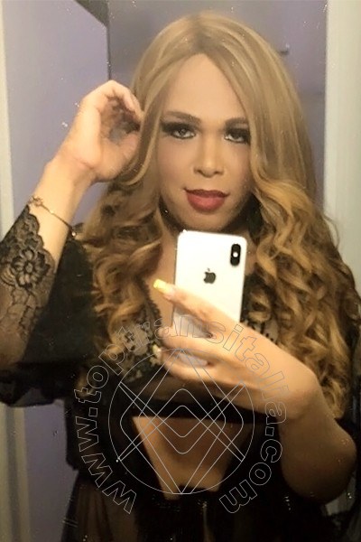 Foto selfie 30 di Rebeka Tre Gambe Pornostar trans Lecce