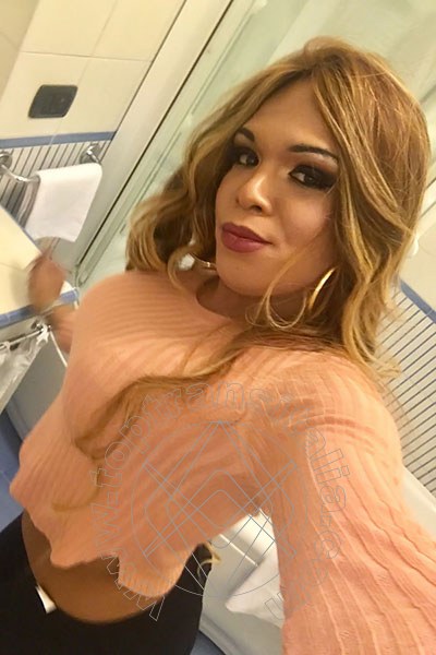 Foto selfie 41 di Rebeka Tre Gambe Pornostar trans Lecce