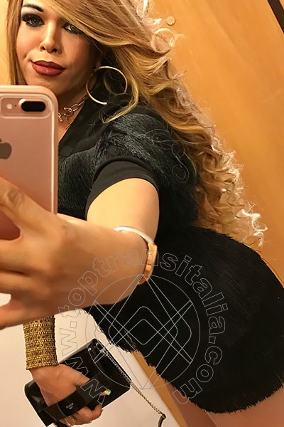 Foto selfie 40 di Rebeka Tre Gambe Pornostar trans Lecce