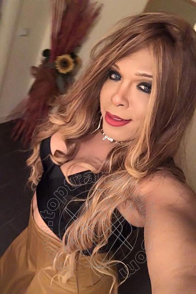 Foto selfie 33 di Rebeka Tre Gambe Pornostar trans Lecce