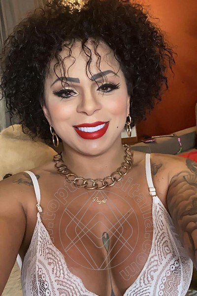 Foto selfie 15 di Thayla Santos Pornostar trans Milano