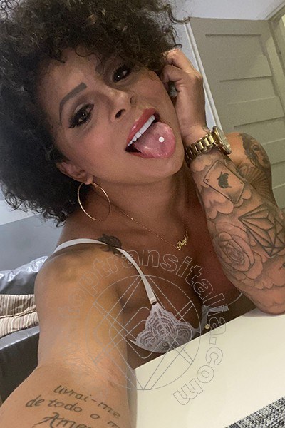 Foto selfie 6 di Thayla Santos Pornostar trans Milano