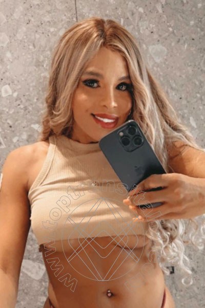 Foto selfie di Rebeka Tre Gambe Pornostar trans Lecce