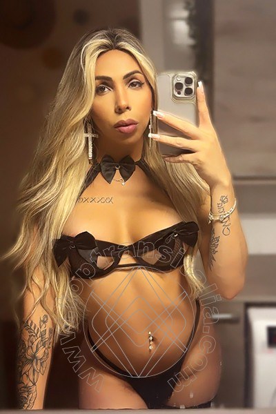 Foto selfie di Allanna Rodrigues trans Milano