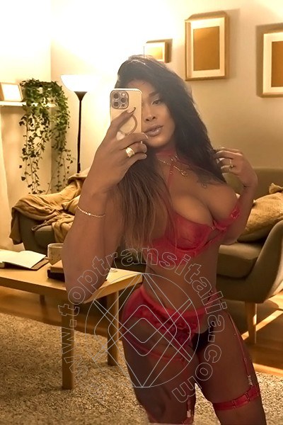 Foto selfie 2 di Viviane D'oro trans Milano