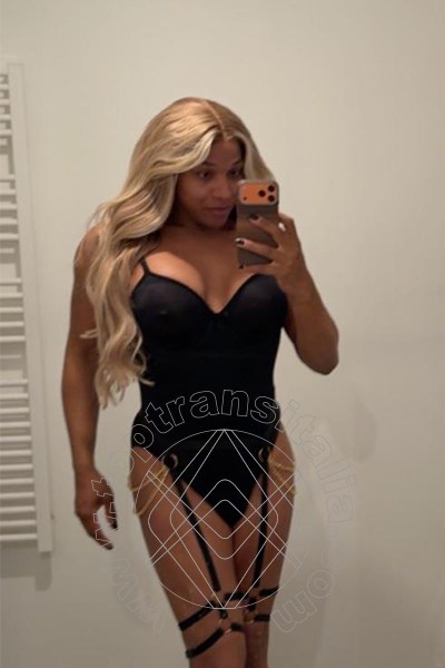 Foto selfie 2 di Adriana trans Roma